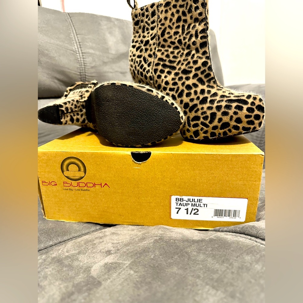 Big Buddha leopard print low cut boots 7.5